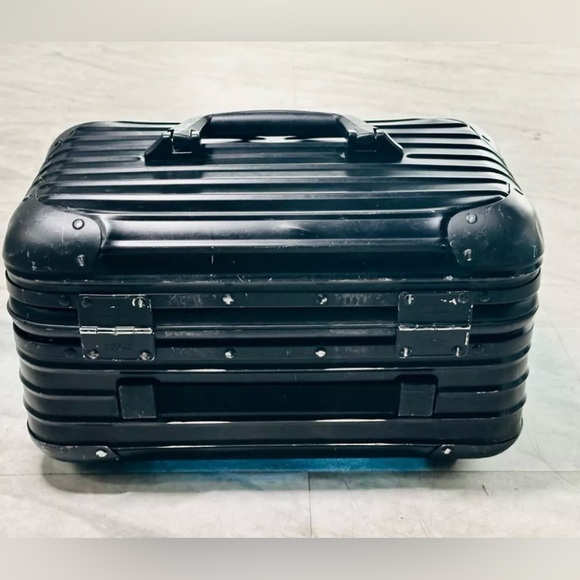 RIMOWA STEALTH ALUMINUM BEAUTY CASE TOPAS BLACK - Picture 2 of 10